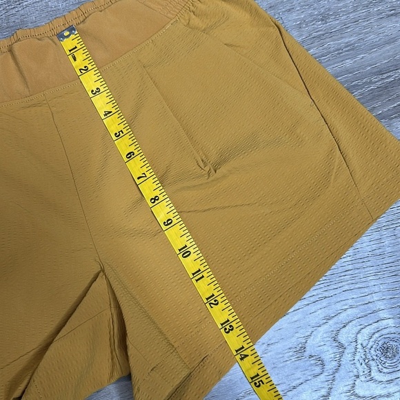 NEW Athleta Women’s Textured Brooklyn Short in Tuscan Gold Sz 10 - Picture 9 of 10